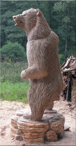 grizzly  b�r holzwerker jochen adam schnitzen mit der motors�ge       